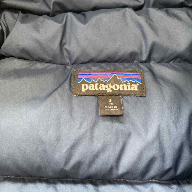 patagonia(パタゴニア)のパタゴニア　ボーイズ　S ダウン　キッズ キッズ/ベビー/マタニティのキッズ服男の子用(90cm~)(ジャケット/上着)の商品写真