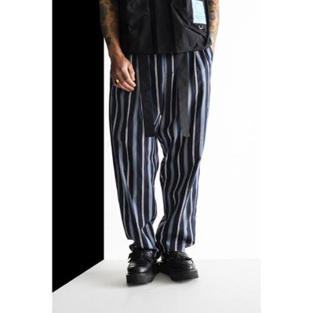 山中拓也着用 MUZE  Stripe Slacks メンズのパンツ(スラックス)の商品写真