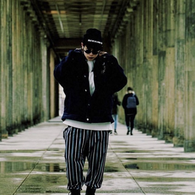 山中拓也着用 MUZE Stripe Slacks 山中拓也着用 MUZE Stripe Slacks