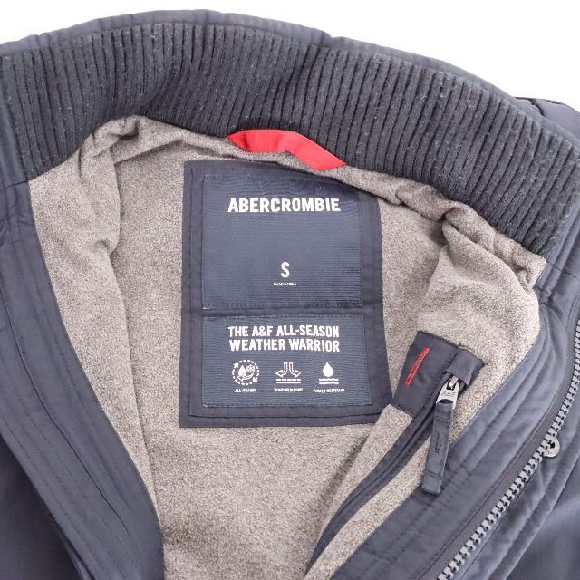 Abercrombie&Fitch(アバクロンビーアンドフィッチ)のABERCROMBIE&Fitch アバクロンビー　コート　メンズ　ネイビー メンズのジャケット/アウター(マウンテンパーカー)の商品写真