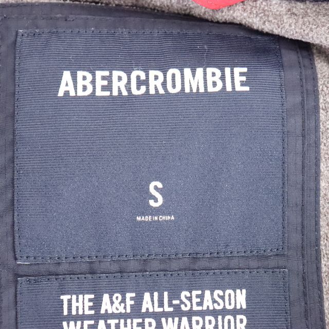 Abercrombie&Fitch(アバクロンビーアンドフィッチ)のABERCROMBIE&Fitch アバクロンビー　コート　メンズ　ネイビー メンズのジャケット/アウター(マウンテンパーカー)の商品写真