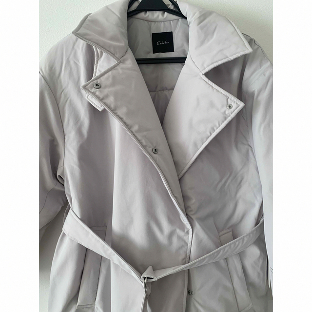 CN様専用 @ELLE shopで購入 中綿トレンチ 白 新品 ナカワタトレンチ レディースのジャケット/アウター(ダウンコート)の商品写真
