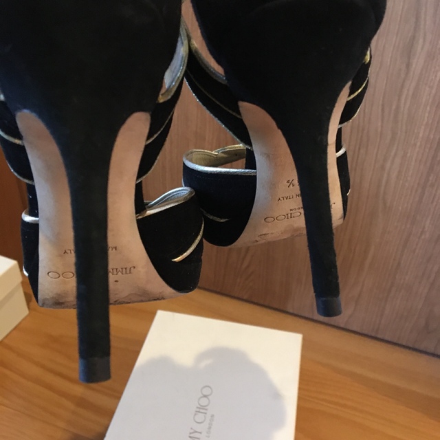 JIMMY CHOO(ジミーチュウ)のジミーチュウ　スエードサンダルピンヒール　秋冬も！！ レディースの靴/シューズ(ハイヒール/パンプス)の商品写真