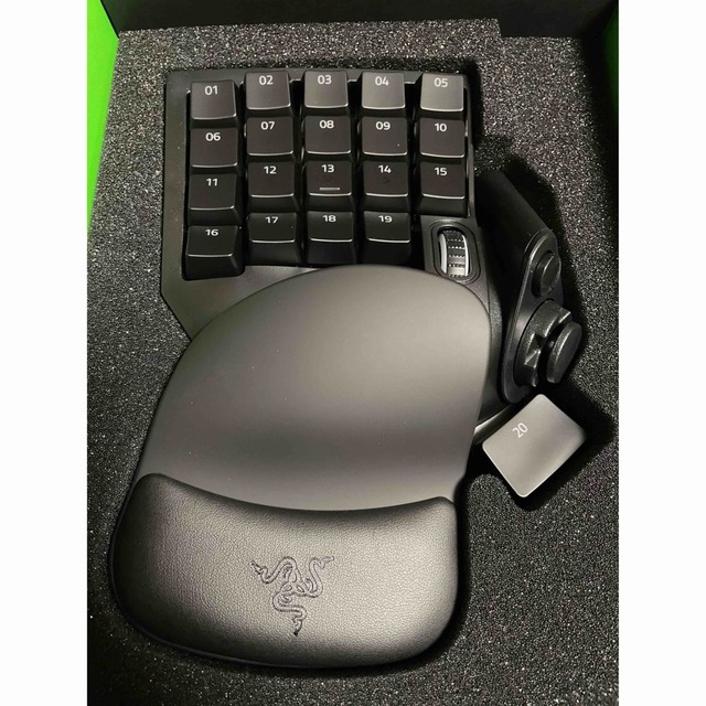 Razer(レイザー)の【超美品】Razer Tartarus Pro  スマホ/家電/カメラのPC/タブレット(PC周辺機器)の商品写真