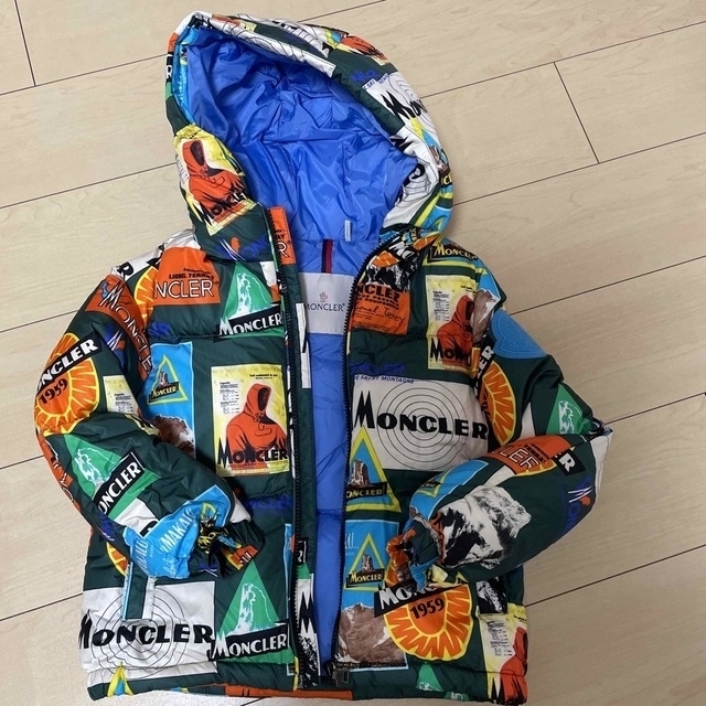 MONCLER(モンクレール)のキッズモンクレールダウンアウター キッズ/ベビー/マタニティのキッズ服男の子用(90cm~)(コート)の商品写真