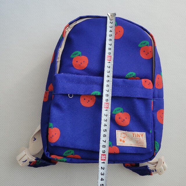 こどもビームス(コドモビームス)の2022AW/tinycottons APPLES BACKPACK キッズ/ベビー/マタニティのこども用バッグ(リュックサック)の商品写真