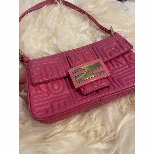 FENDI(フェンディ)のFENDI♡ピンクショルダーバッグ レディースのバッグ(ショルダーバッグ)の商品写真