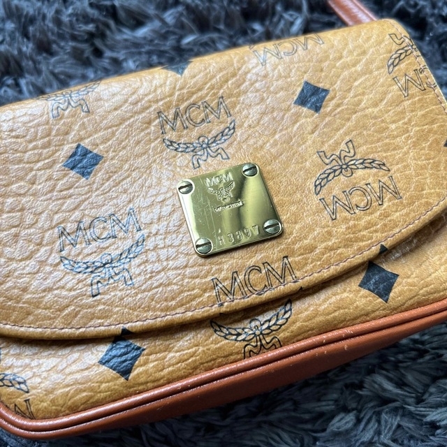 MCM(エムシーエム)のMCM ショルダーバッグ(ミニサイズ) レディースのバッグ(ショルダーバッグ)の商品写真