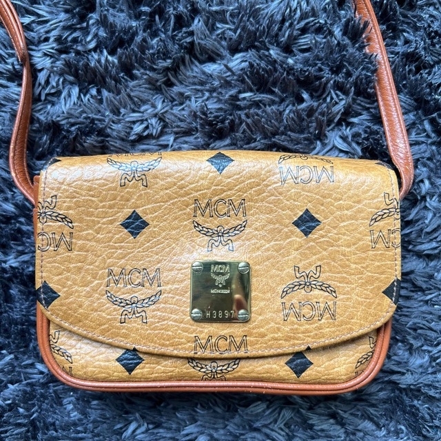 MCM(エムシーエム)のMCM ショルダーバッグ(ミニサイズ) レディースのバッグ(ショルダーバッグ)の商品写真