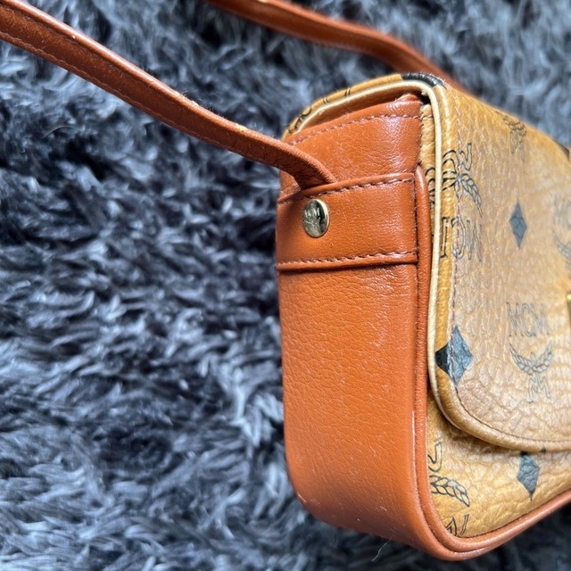 MCM(エムシーエム)のMCM ショルダーバッグ(ミニサイズ) レディースのバッグ(ショルダーバッグ)の商品写真