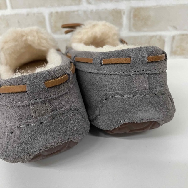 UGG(アグ)の① アグ UGG DAKOTA スリッポン8 25cm グレー レディースの靴/シューズ(スリッポン/モカシン)の商品写真