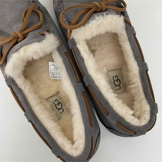 UGG(アグ)の① アグ UGG DAKOTA スリッポン8 25cm グレー レディースの靴/シューズ(スリッポン/モカシン)の商品写真