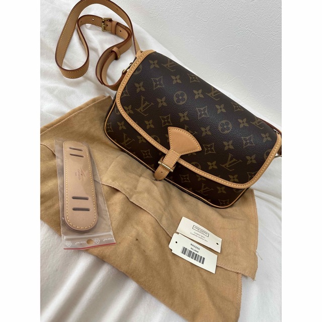 LOUIS VUITTON(ルイヴィトン)の未使用品！LOUIS VUITTON ソローニュ M42250 モノグラム レディースのバッグ(ショルダーバッグ)の商品写真