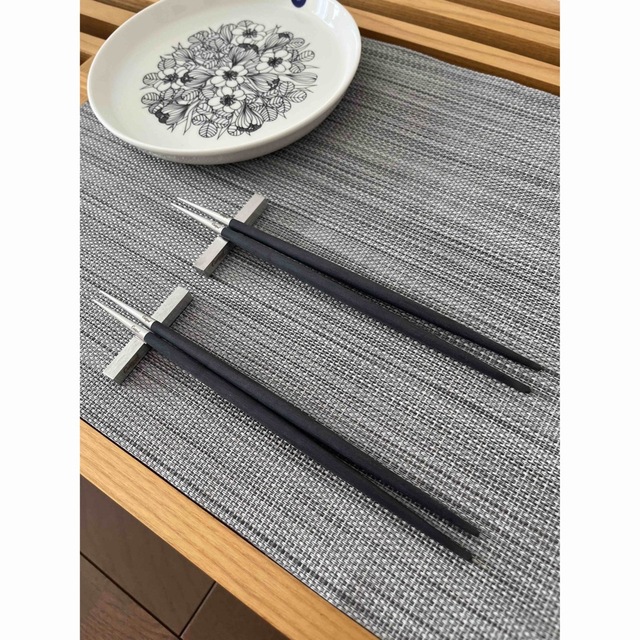 クチポール 正規品 ゴア ブラック×シルバー 箸 + 箸置きセット 2セット