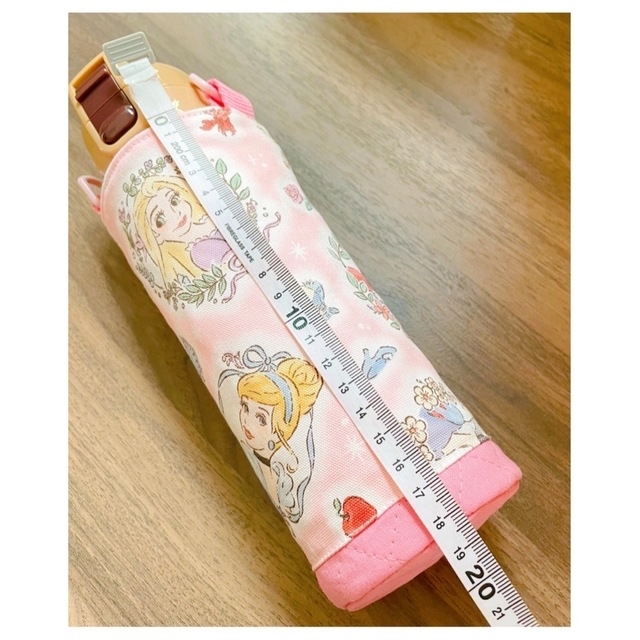 ❤︎HANDMADE❤︎丸底水筒カバー　　　　　　　　　　🎀プリンセス🎀 ハンドメイドのキッズ/ベビー(外出用品)の商品写真