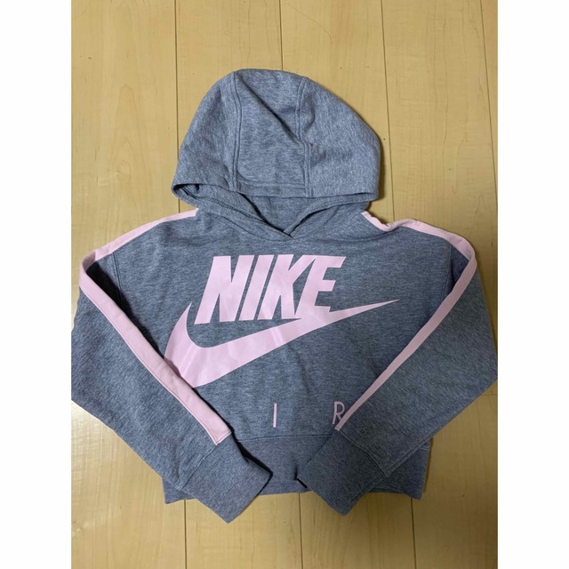 NIKE(ナイキ)のNIKE パーカー キッズ/ベビー/マタニティのキッズ服女の子用(90cm~)(Tシャツ/カットソー)の商品写真