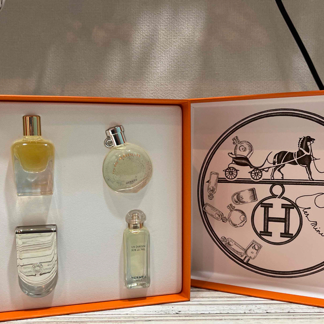 Hermes(エルメス)の7.5ml 4本 セット ２箱 コスメ/美容の香水(ユニセックス)の商品写真