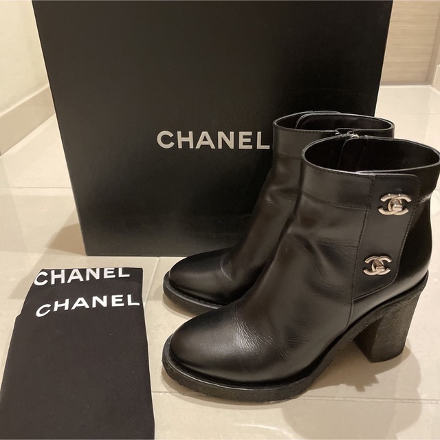 CHANEL(シャネル)のchanel ターンロックブーツ　　37 レディースの靴/シューズ(ブーツ)の商品写真