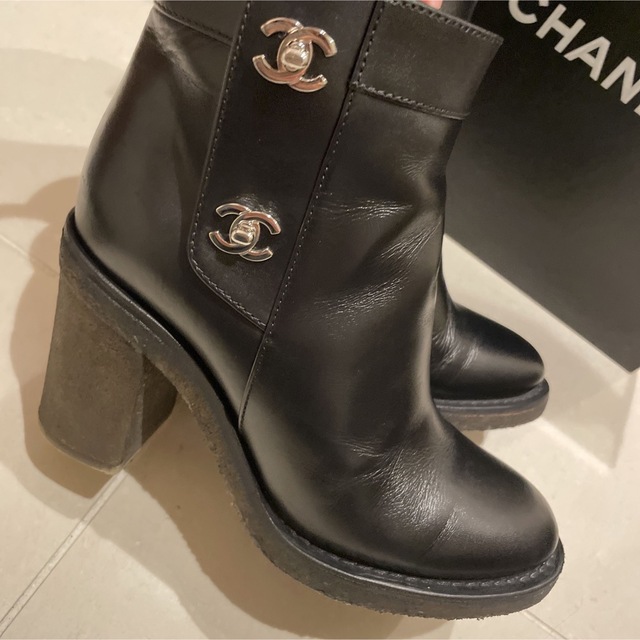 CHANEL(シャネル)のchanel ターンロックブーツ　　37 レディースの靴/シューズ(ブーツ)の商品写真