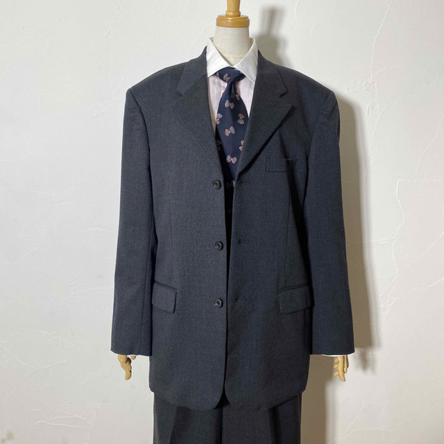 Karl Helmut - カールヘルム 定価7万7000円 スーツ 三つボタン Karl Helmut - カールヘルム 定価7万7000円 スーツ 三つボタン
