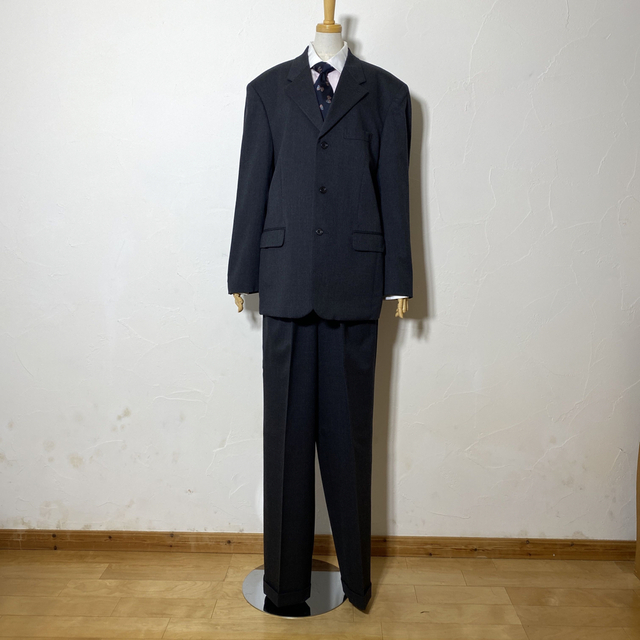 Karl Helmut - カールヘルム 定価7万7000円 スーツ 三つボタン Karl Helmut - カールヘルム 定価7万7000円 スーツ 三つボタン