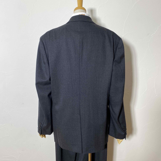 Karl Helmut - カールヘルム 定価7万7000円 スーツ 三つボタン Karl Helmut - カールヘルム 定価7万7000円 スーツ 三つボタン
