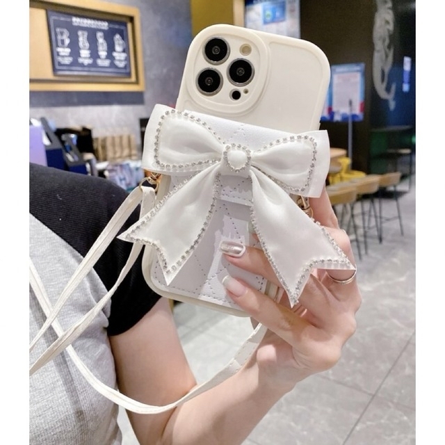 iPhone11 リボン　ホワイト　高級感　韓国　　ストーン　肩掛け　ショルダー スマホ/家電/カメラのスマホアクセサリー(iPhoneケース)の商品写真
