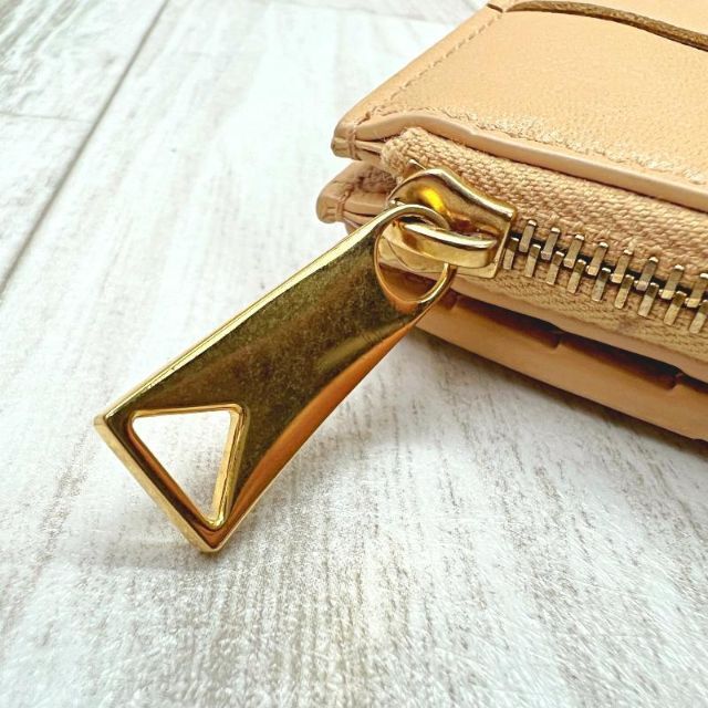 ボッテガヴェネタ 二つ折り財布 マキシイントレチャート ベージュ 全て