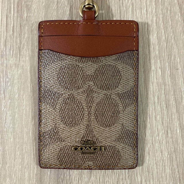 COACH(コーチ)のCOACH IDケース カードケース　ラッピング一式込み　※最終お値下げ中 レディースのファッション小物(パスケース/IDカードホルダー)の商品写真