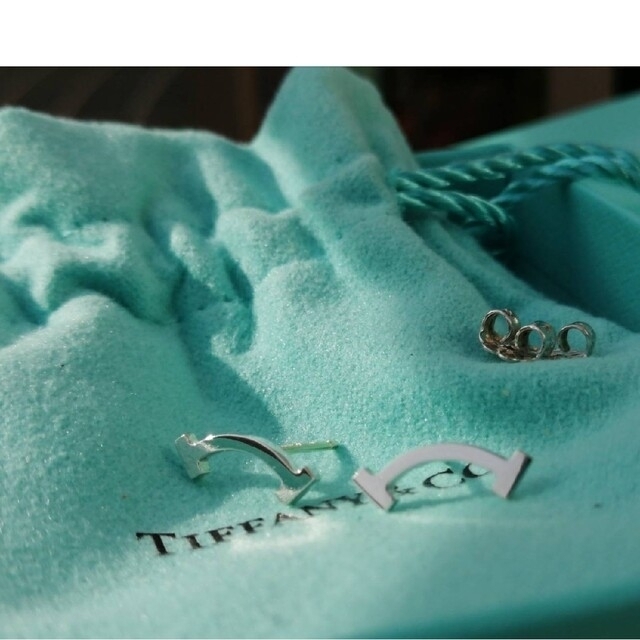 Tiffany & Co.(ティファニー)のくまくま様専用になります。ティファニー　Tスマイル　シルバーピアス メンズのアクセサリー(ピアス(両耳用))の商品写真