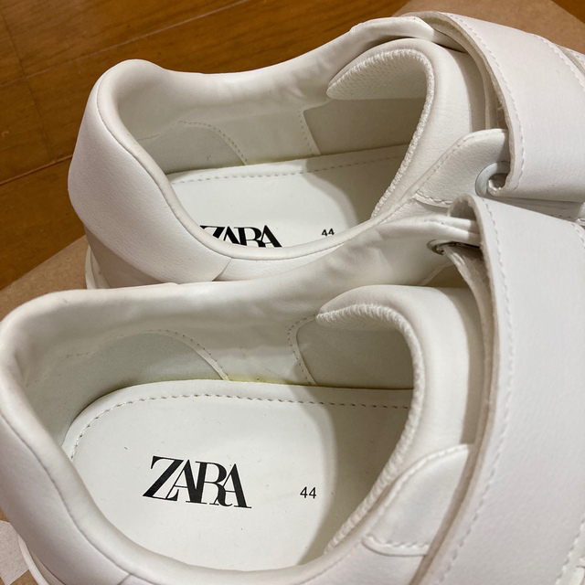 ZARA(ザラ)の★専用❗️ZARA   ベルクロ　スニーカー　値下げ！ メンズの靴/シューズ(スニーカー)の商品写真