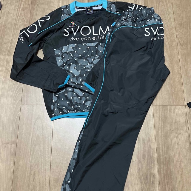 Svolme(スボルメ)のSVOLME ピステ上下 スポーツ/アウトドアのサッカー/フットサル(ウェア)の商品写真