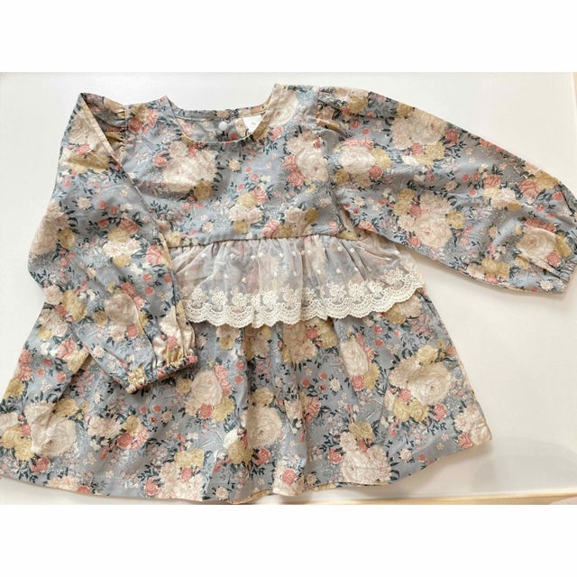 futafuta(フタフタ)のcottoli コトリブラウス 花柄 95 未使用 バースデイ キッズ/ベビー/マタニティのキッズ服女の子用(90cm~)(ブラウス)の商品写真