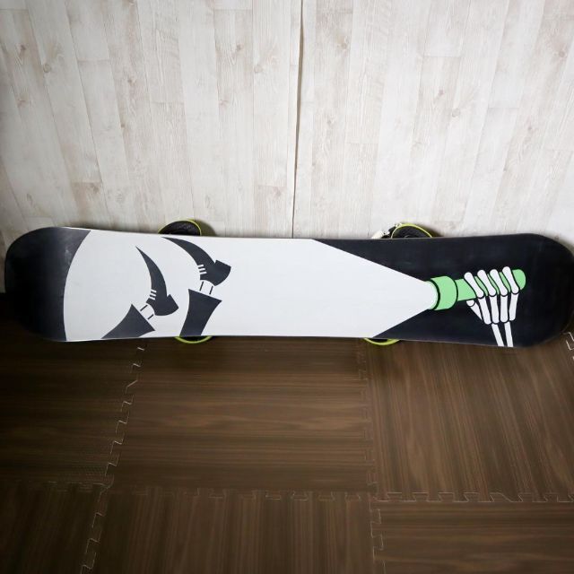 SALOMON(サロモン)の【美品】SALOMON VILLAIN 150cm ビンディングセット FLUX スポーツ/アウトドアのスノーボード(ボード)の商品写真