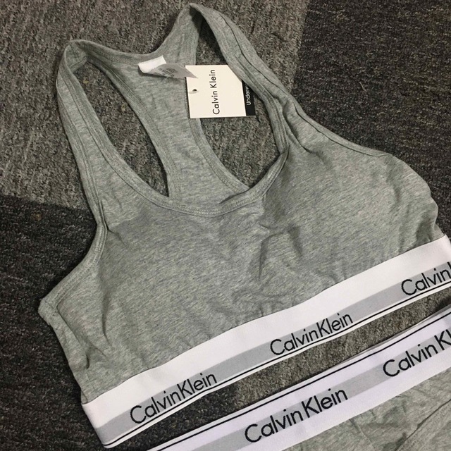 ck Calvin Klein(シーケーカルバンクライン)のカルバンクライン　レディース　上下セット　スポブラ&ショーツ　灰　下着　Sサイズ レディースの下着/アンダーウェア(ブラ&ショーツセット)の商品写真