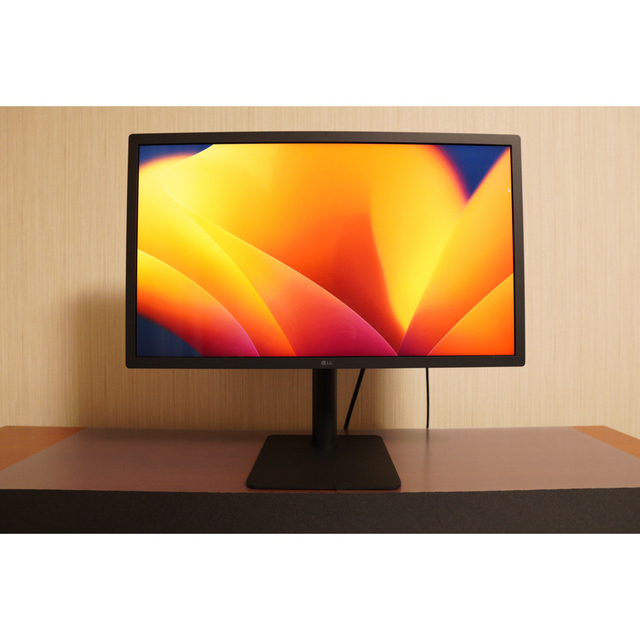 LG Electronics(エルジーエレクトロニクス)の美品LG UltraFine 4K ディスプレイ for Mac スマホ/家電/カメラのPC/タブレット(ディスプレイ)の商品写真