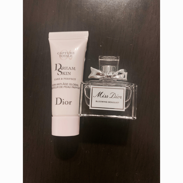 Dior(ディオール)のDiorミニ香水&乳液セット　新品未使用品 コスメ/美容のキット/セット(コフレ/メイクアップセット)の商品写真