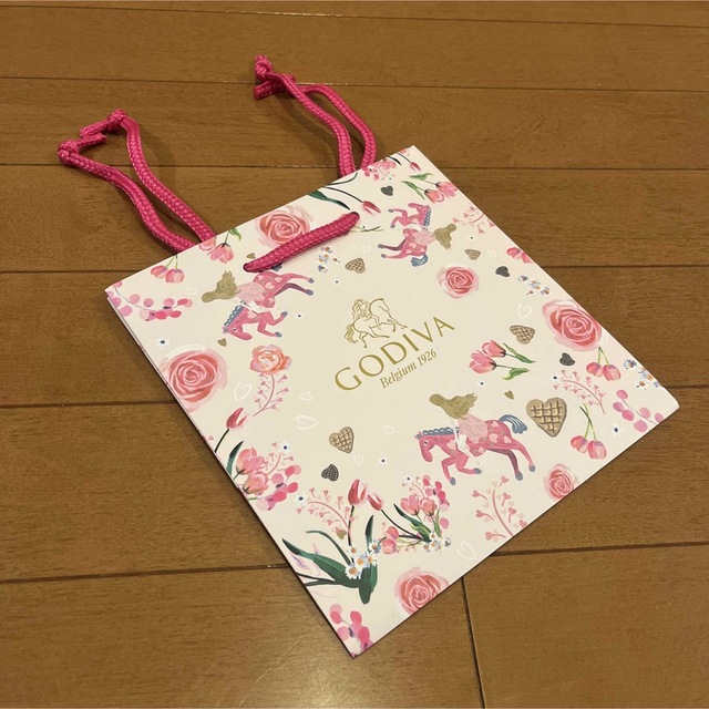 GODIVA(ゴディバ)のGODIVAゴディバ紙袋　メリーゴーランド ワッフル ギフトバッグ (S) レディースのバッグ(ショップ袋)の商品写真