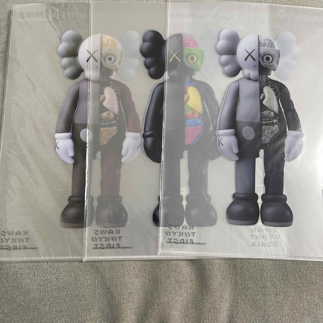 kaws first Tokyo クリファイル2枚セット