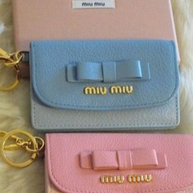 miumiu(ミュウミュウ)のmiumiu カードケース　名刺入れ　リボン　美品 レディースのファッション小物(名刺入れ/定期入れ)の商品写真