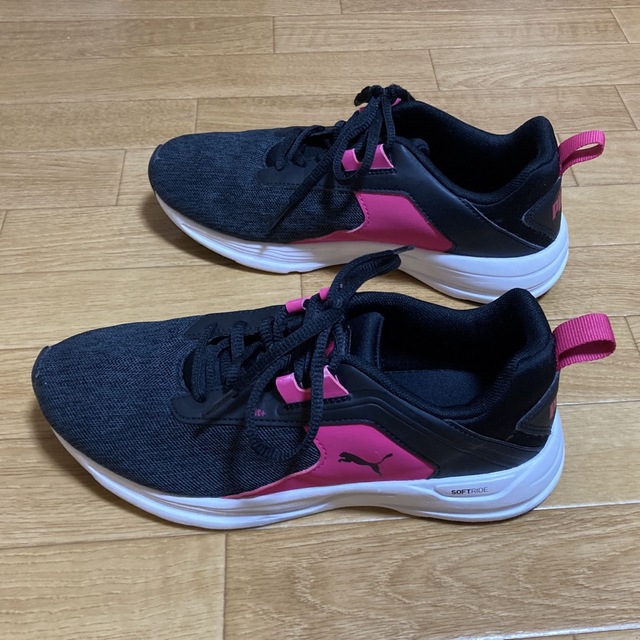 PUMA(プーマ)のpuma スニーカー ランニングシューズ 22.5 キッズ/ベビー/マタニティのキッズ靴/シューズ(15cm~)(スニーカー)の商品写真