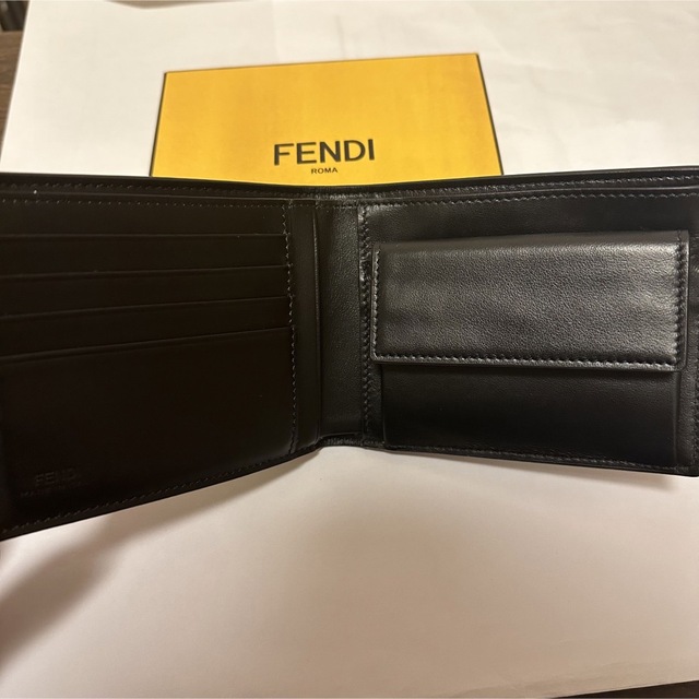 FENDI - 【美品】フェンディ 二つ折り財布 メンズ ブラック 箱付きの