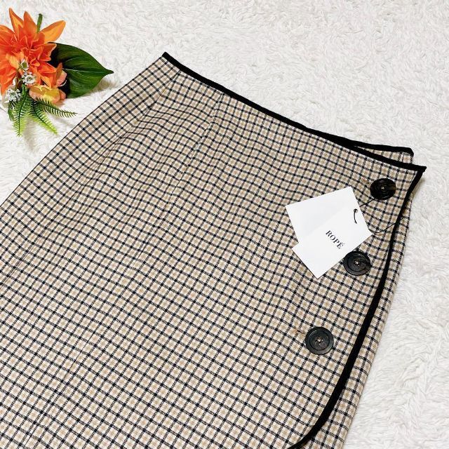 ROPE’(ロペ)の【タグ付き】ROPE　リバーシブルチェックタイトスカート　ベージュ　サイズ36 レディースのスカート(ロングスカート)の商品写真