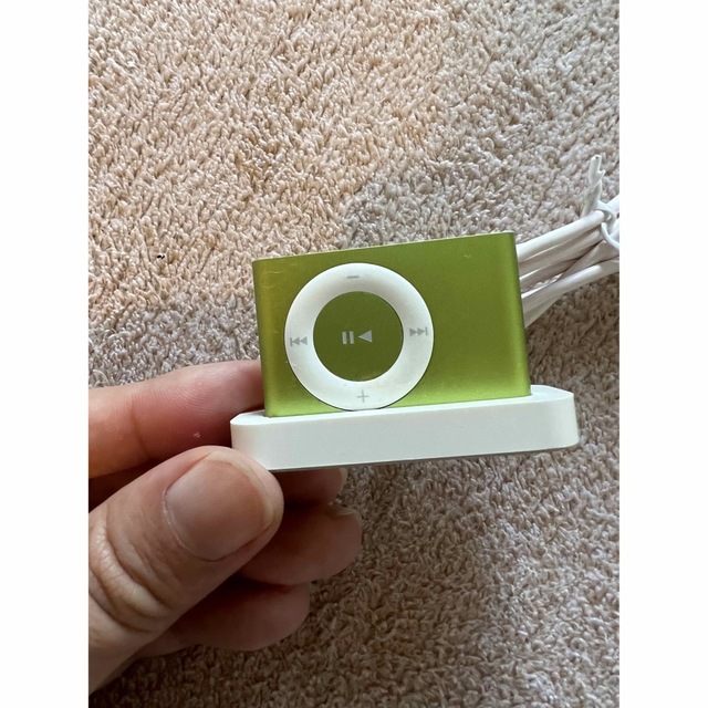 iPod(アイポッド)のiPod shuffle 緑　グリーン　 スマホ/家電/カメラのオーディオ機器(ポータブルプレーヤー)の商品写真