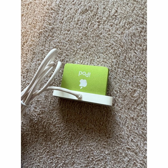 iPod(アイポッド)のiPod shuffle 緑　グリーン　 スマホ/家電/カメラのオーディオ機器(ポータブルプレーヤー)の商品写真