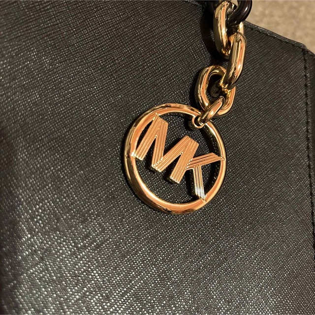 Michael Kors(マイケルコース)のマイケルコース バッグ 黒 MKチャーム レディースのバッグ(ハンドバッグ)の商品写真