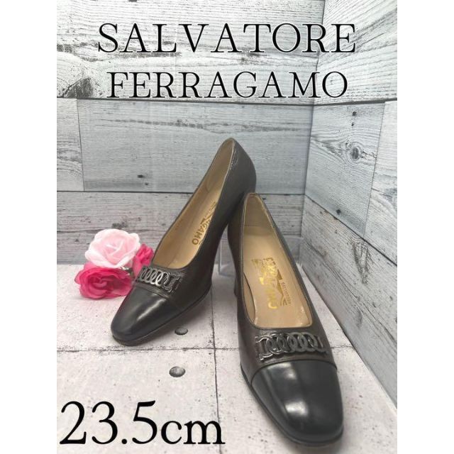 Salvatore Ferragamo(サルヴァトーレフェラガモ)の【美品⭐︎】フェラガモ23.5位　ラウンドトゥ　ガンチーニ レディースの靴/シューズ(ハイヒール/パンプス)の商品写真