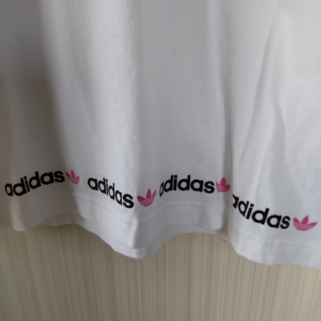 adidas(アディダス)のadidas リニアリピート ロンT  ロゴ ライン S 白 メンズのトップス(Tシャツ/カットソー(七分/長袖))の商品写真