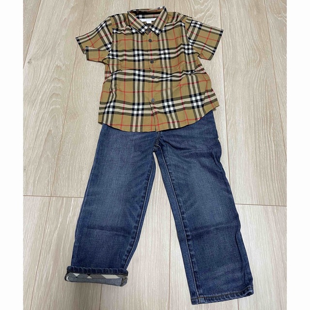 BURBERRY(バーバリー)の新品★男の子チェックシャツとデニムパンツ4y=104㎝　上下セット キッズ/ベビー/マタニティのキッズ服男の子用(90cm~)(ブラウス)の商品写真