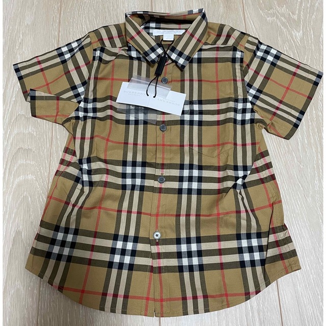 BURBERRY(バーバリー)の新品★男の子チェックシャツとデニムパンツ4y=104㎝　上下セット キッズ/ベビー/マタニティのキッズ服男の子用(90cm~)(ブラウス)の商品写真